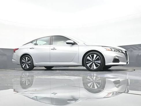 Used 2022 Nissan Altima 2.5 SV FWD image 49