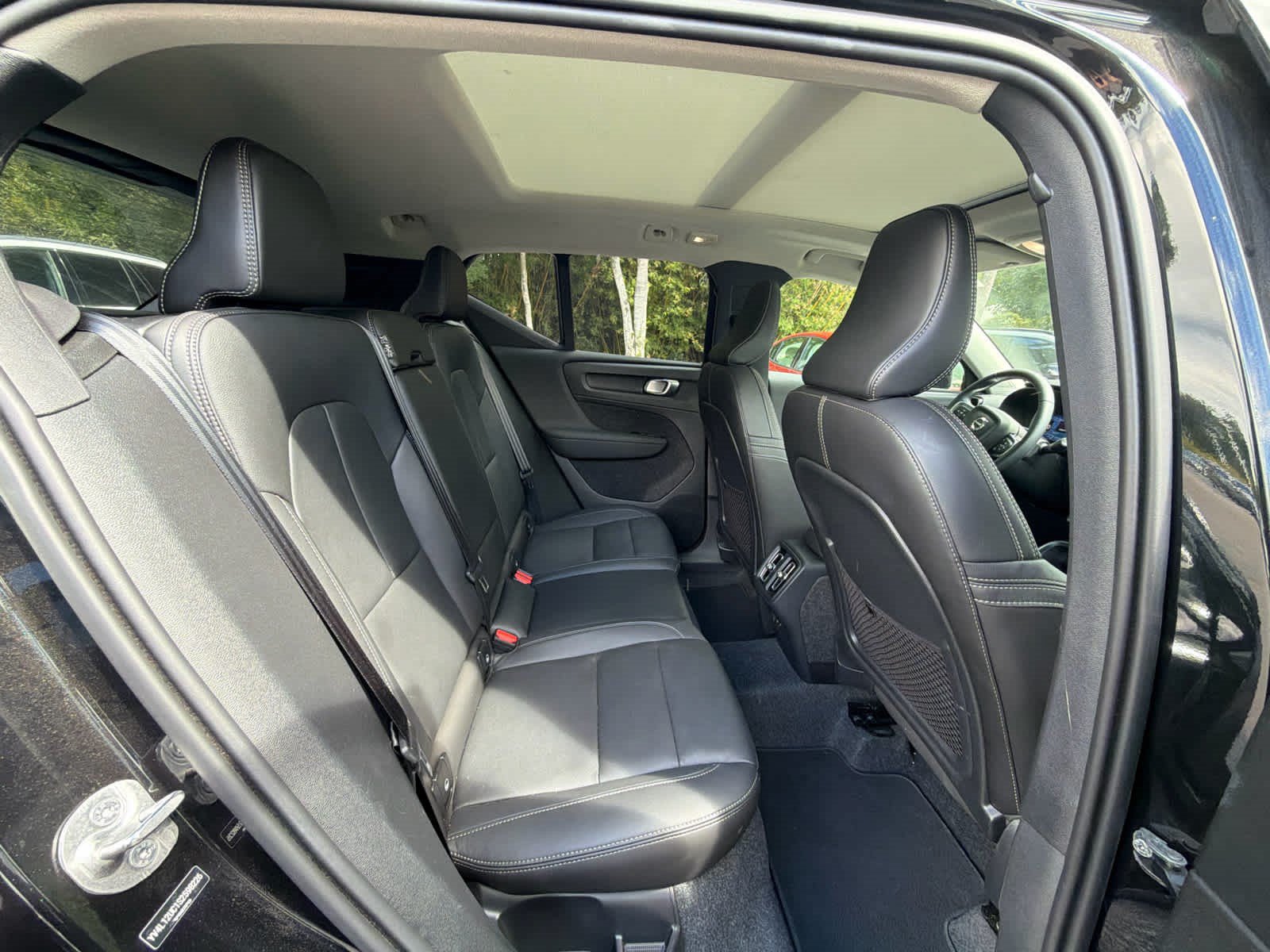 Used 2025 Volvo XC40 B5 Plus AWD/4WD image 22