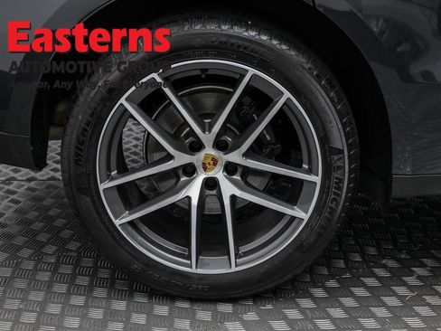 Used 2023 Porsche Macan T image 31