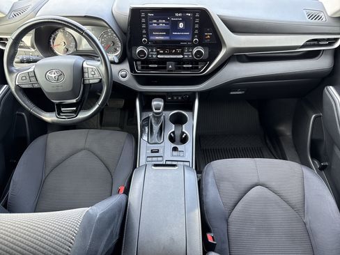 Used 2021 Toyota Highlander LE image 28