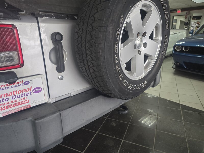 Used 2007 Jeep Wrangler Unlimited Sahara AWD/4WD image 28