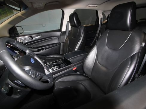 Used 2020 Ford Edge Titanium AWD/4WD image 4