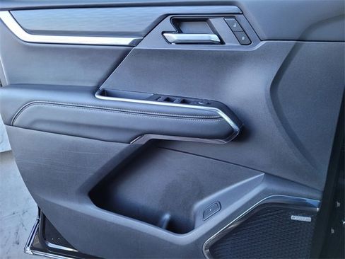 Used 2025 GMC Acadia Elevation image 15