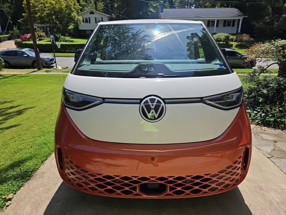 Used 2025 Volkswagen ID. Buzz 1st Edition w/ Cupholders Package RWD image 4