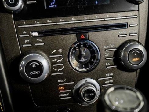 Used 2015 Aston Martin V8 Vantage GT RWD image 33