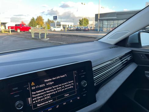 Used 2025 Volkswagen Jetta SE image 35