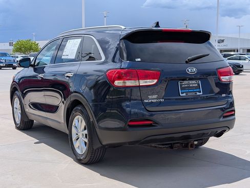 Used 2016 Kia Sorento AWD w/ LX Convenience Package image 3
