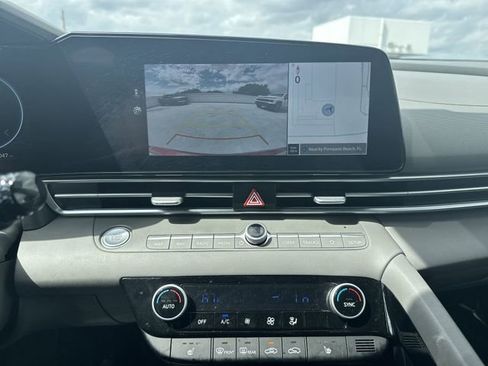 Used 2025 Hyundai Elantra SEL image 20