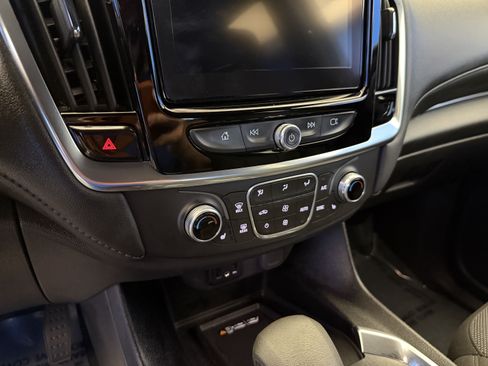 Used 2023 Chevrolet Traverse LT FWD image 22