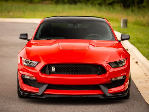 Used 2016 Ford Mustang Shelby GT350 w/ Technology Package RWD image 9
