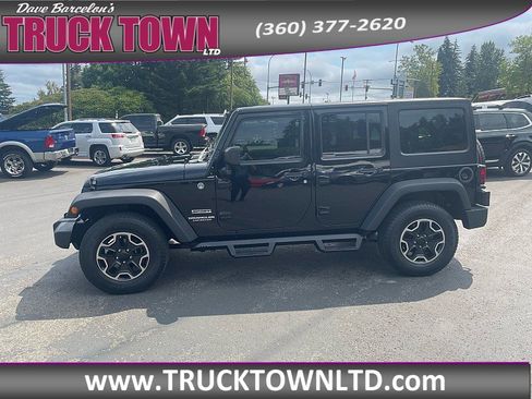 Used 2015 Jeep Wrangler Unlimited Sport w/ Max Tow Package AWD/4WD image 2