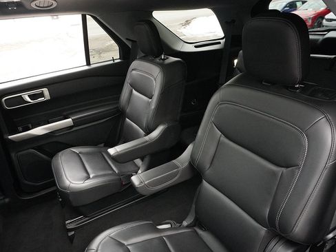 Used 2022 Ford Explorer XLT w/ Equipment Group 202A image 43