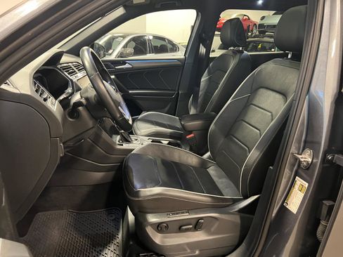 Used 2022 Volkswagen Tiguan SEL R-Line image 9