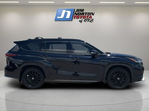Used 2024 Toyota Highlander XSE FWD image 4
