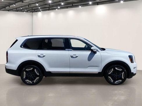 Used 2024 Kia Telluride EX AWD/4WD image 9