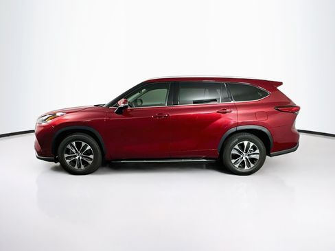 Used 2022 Toyota Highlander XLE FWD image 4