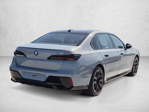 Used 2025 BMW i7 eDrive50 w/ M Sport Package RWD image 5