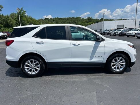 Used 2020 Chevrolet Equinox LS w/ LS Convenience Package AWD/4WD image 4