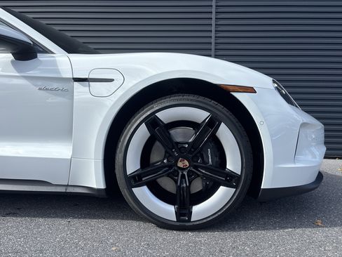 New 2026 Porsche Taycan image 9