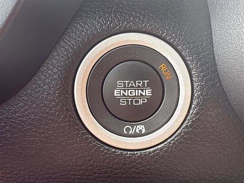 Used 2020 RAM 1500 Laramie AWD/4WD image 25