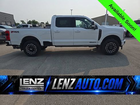 Used 2025 Ford F250 Platinum AWD/4WD image 1
