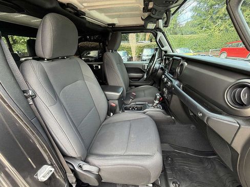 Used 2021 Jeep Gladiator Sport AWD/4WD image 22