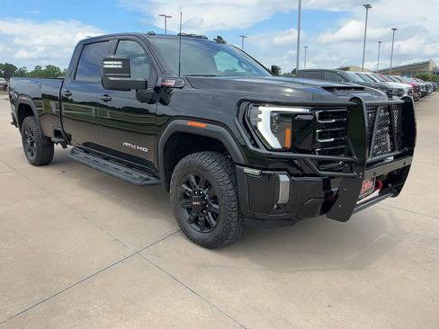 Used 2024 GMC Sierra 2500 AT4 w/ AT4 Preferred Package AWD/4WD image 9