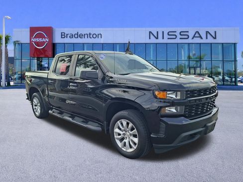Used 2020 Chevrolet Silverado 1500 Custom w/ Custom Value Package AWD/4WD image 3