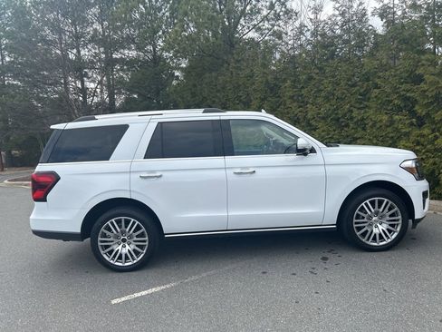 Used 2023 Ford Expedition Limited image 4