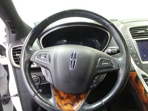 Used 2017 Lincoln MKX Reserve w/ Driver Assistance Package image 8