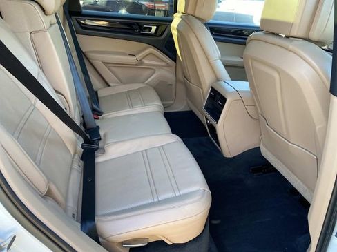 Used 2021 Porsche Cayenne AWD/4WD image 18