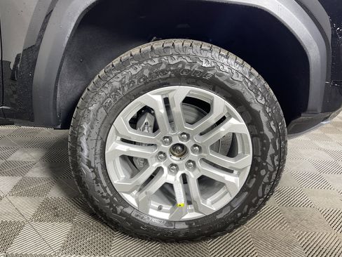 New 2026 GMC Canyon Denali w/ LPO, Denali Black Edition image 11