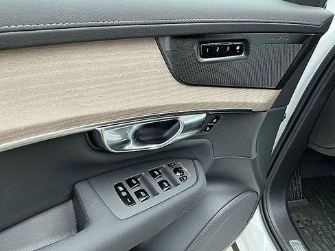 New 2026 Volvo XC90 B6 Plus w/ Protection Package Premier AWD/4WD image 16