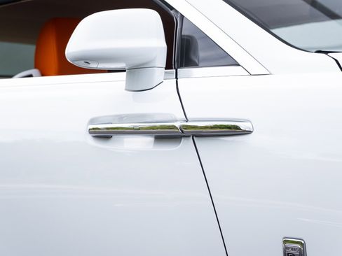 Used 2017 Rolls-Royce Dawn RWD image 12