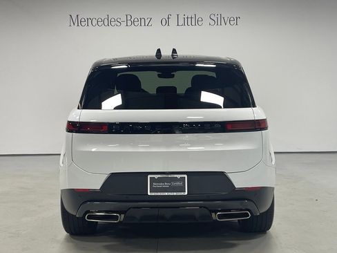 Used 2025 Land Rover Range Rover Sport SE AWD/4WD image 4