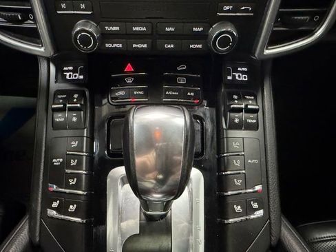 Used 2017 Porsche Cayenne Platinum Edition image 19