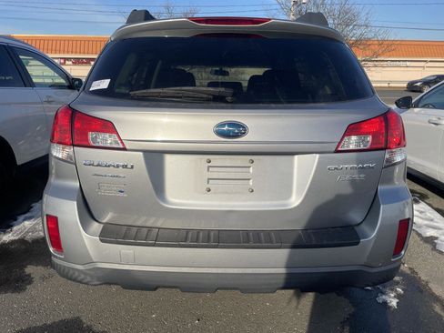 Used 2011 Subaru Outback 2.5i Premium w/ All-Weather Pkg image 4