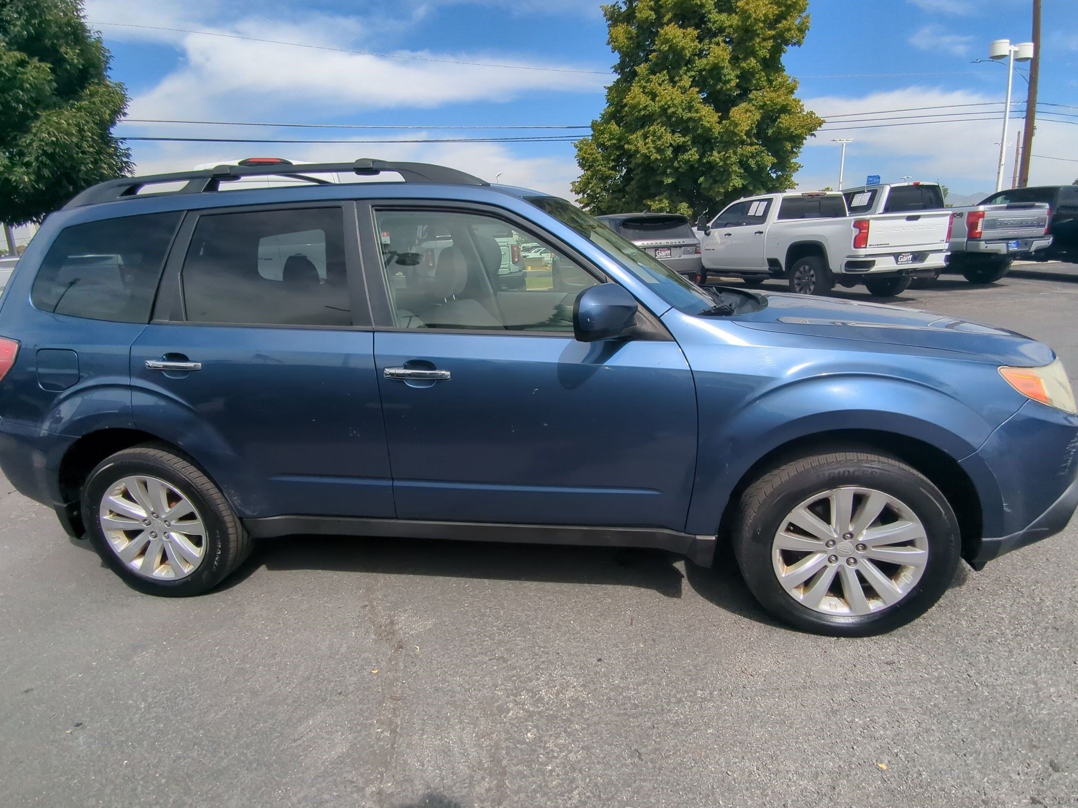 Used 2013 Subaru Forester 2.5X Premium w/ All-Weather Plus Pkg AWD/4WD image 2