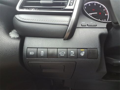 Used 2024 Toyota Camry SE image 14