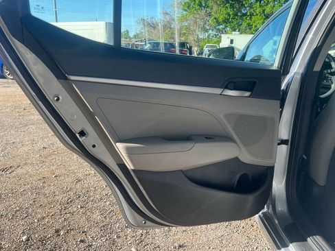 Used 2017 Hyundai Elantra SE FWD image 12