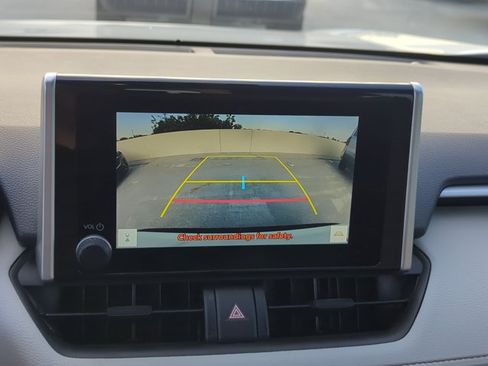 Used 2025 Toyota RAV4 XLE w/ Convenience Package FWD image 18