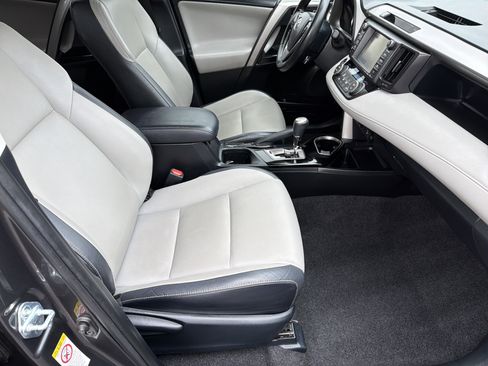 Used 2018 Toyota RAV4 Limited image 13