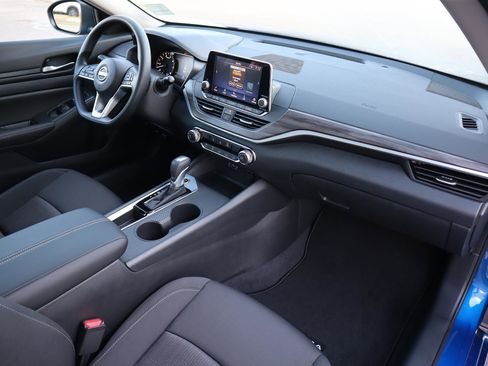 New 2025 Nissan Altima 2.5 SV image 43