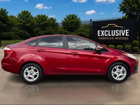 Used 2015 Ford Fiesta SE FWD image 4