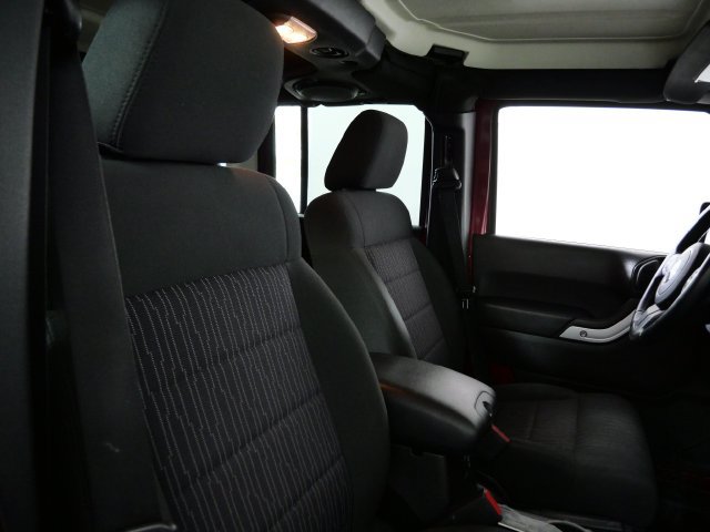 Used 2011 Jeep Wrangler Unlimited Sahara AWD/4WD image 10