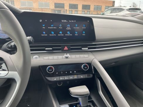 Used 2025 Hyundai Elantra SEL image 17