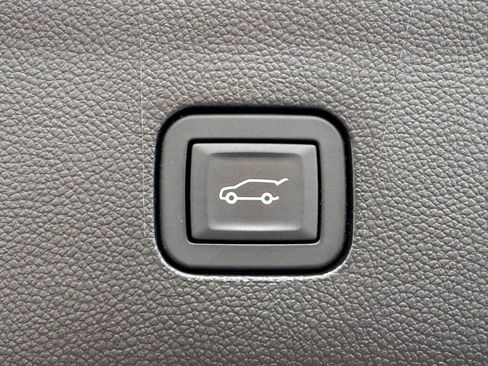 Used 2024 Buick Enclave Premium FWD image 12