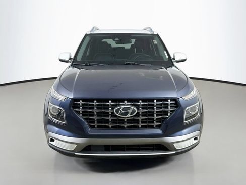 Used 2021 Hyundai Venue FWD image 2