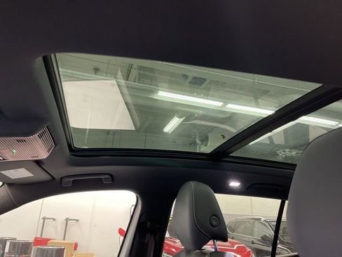 New 2025 Volkswagen Tiguan SE R-Line image 25