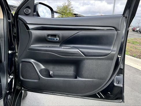 Used 2020 Mitsubishi Outlander SE image 22